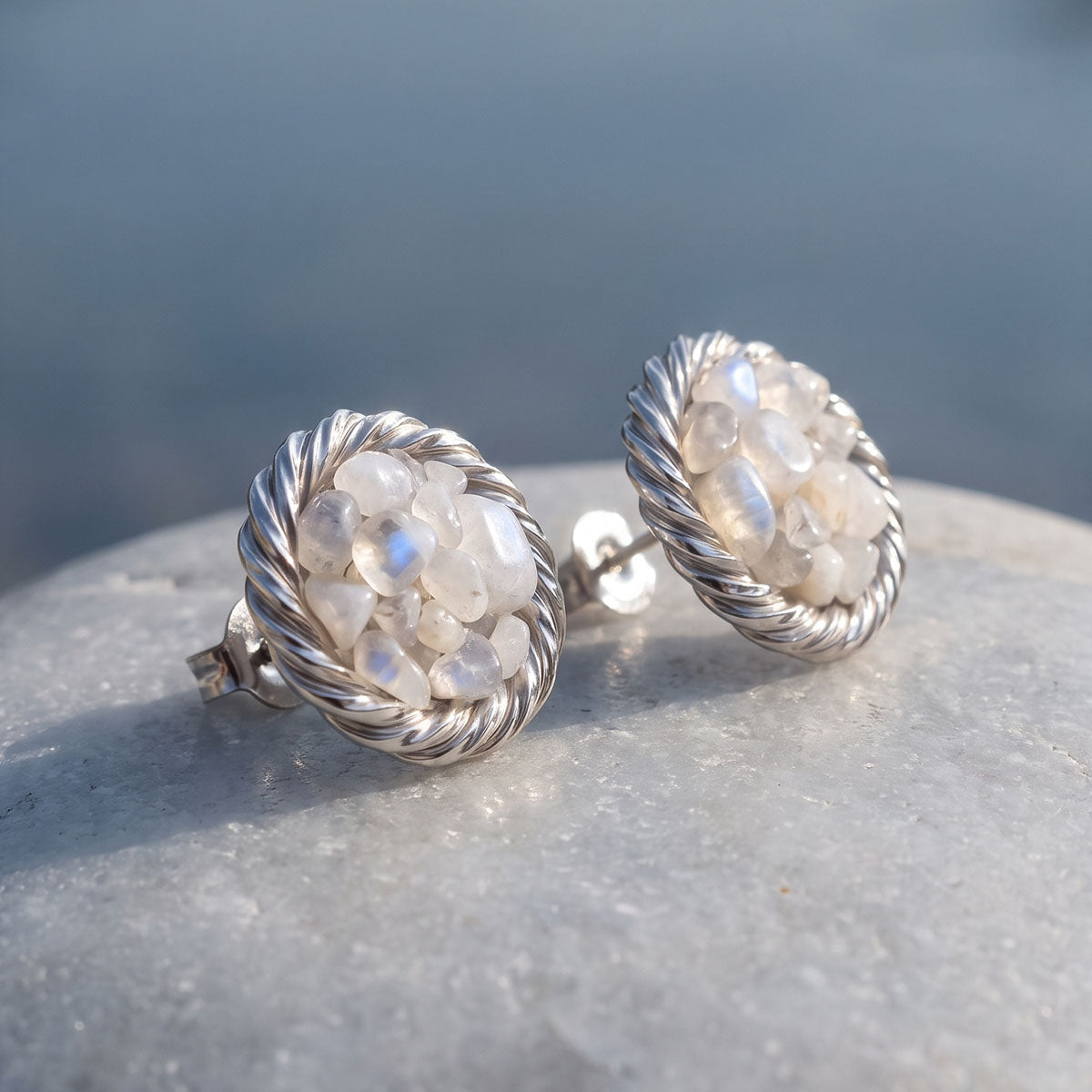 Srebrne kolczyki z Kamieniem Księżycowym pokryte platyną - Kubit Zaginiony (177 MHz)