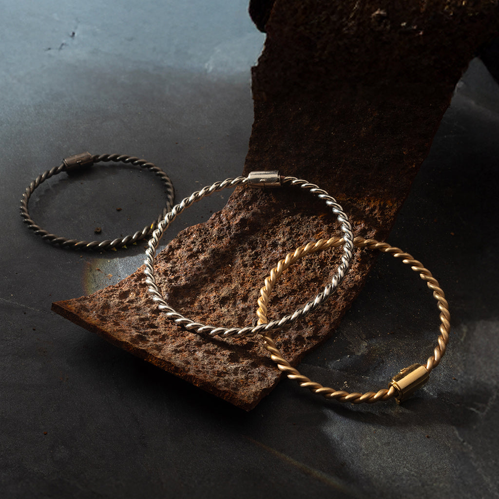 Pierścienie tensorowe w formie bransoletek - jak nosić?