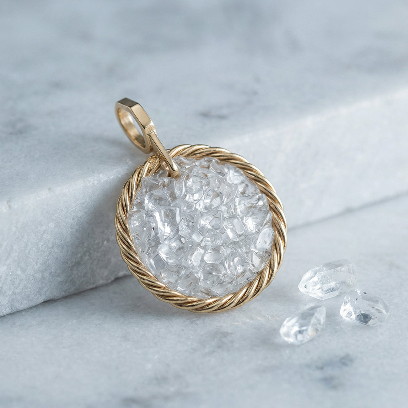 Amulet tensorowy z Kryształem Górskim – Mosiądz pozłacany