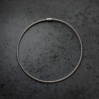 Srebrny naszyjnik tensorowy pokryty platyną - Kubit Królewski (144 MHz)